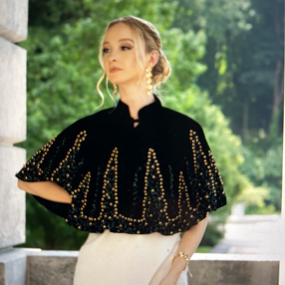 Women’s Saschi caplet . With detailed embellishments. - Picture 3 of 7